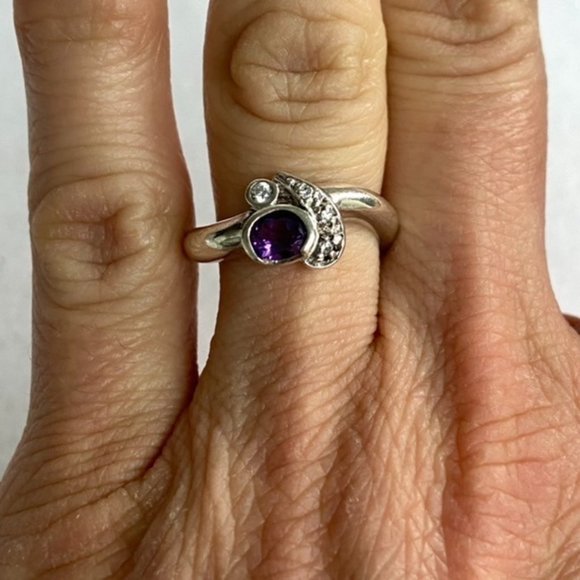 Sterling Silver 925 Oval Faceted Amethyst Modernist Ring Crystal Accents Size 6 - Picture 1 of 11